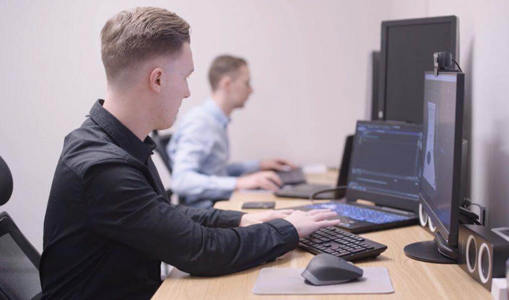 Members of the Imersifi team working together in the office